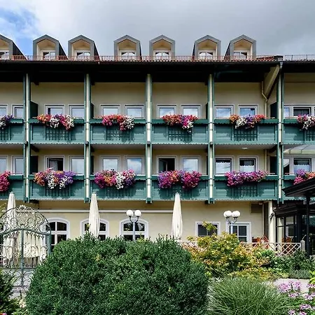 Bauer Und Restaurant מלון 4*