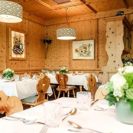 Bauer Und Restaurant מלון