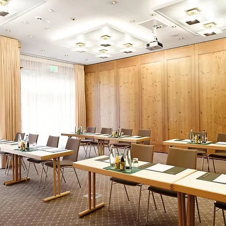 Bauer Und Restaurant מלון