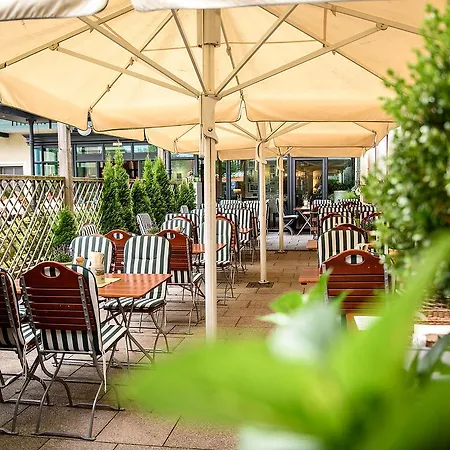 Bauer Und Restaurant מלון 4*