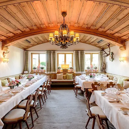Bauer Und Restaurant מלון 4*