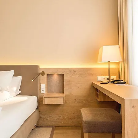 מלון Bauer Und Restaurant 4*