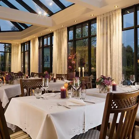 Bauer Und Restaurant מלון