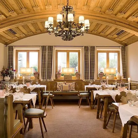 Bauer Und Restaurant מלון