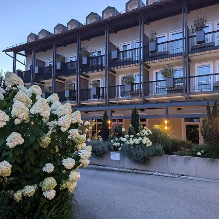 Bauer Und Restaurant Hotel Feldkirchen (Upper Bavaria)