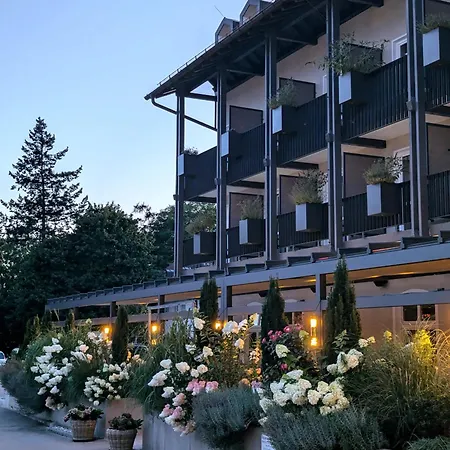 Ξενοδοχείο Bauer Und Restaurant 4*